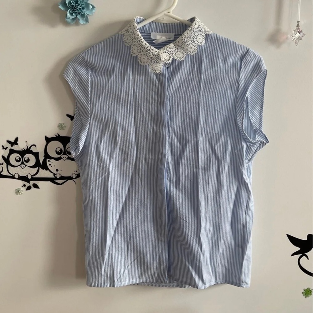 Lace collar blue blouse
